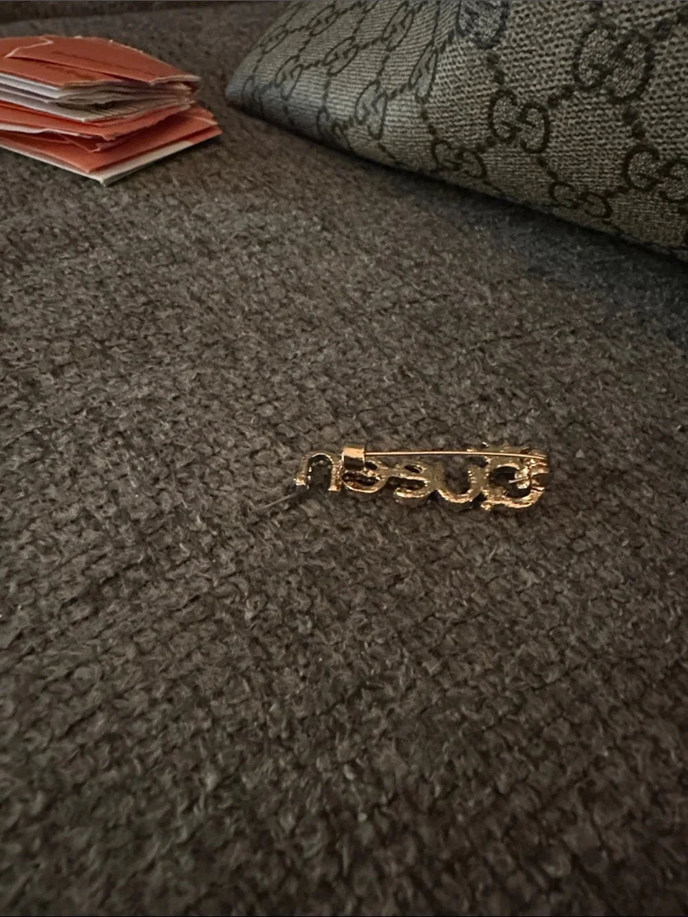 Source Unknown Gold and Clear Rhinestone 'Queen' Script Brooch - Picture 2 of 2